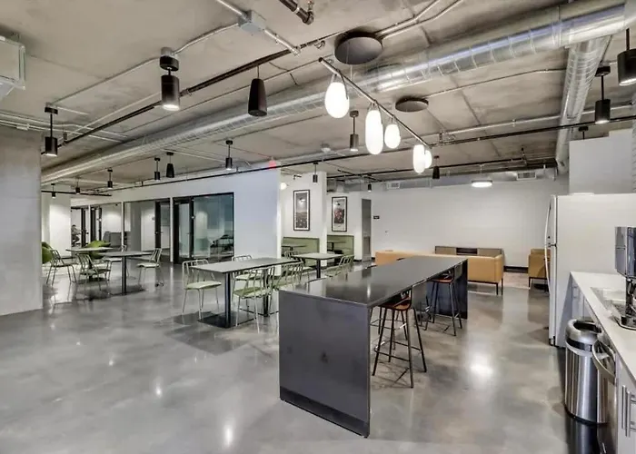 Boulevard Downtown Urban Stu Pool Parking Gym Apartment Phoenix