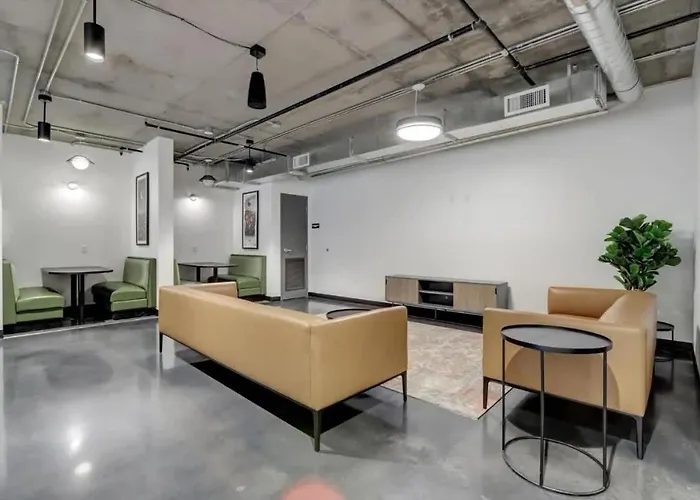 Boulevard Downtown Urban Stu Pool Parking Gym Apartment